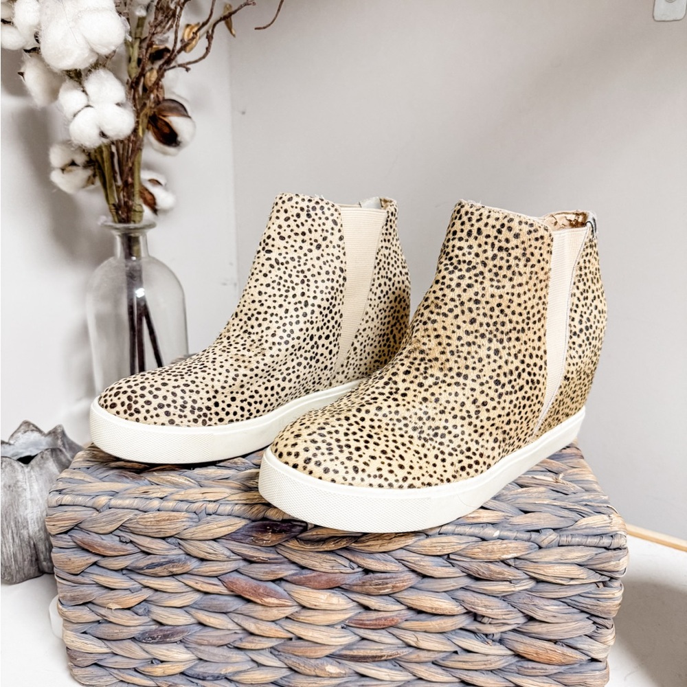 Coconuts By Matisse Calf Hair Leopard Print Chelsea Wedge Sneakers Size 7